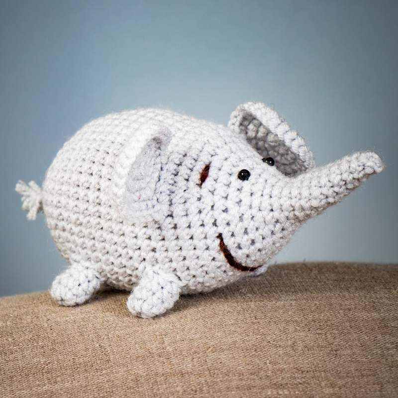 Маленькия вязаный слоненок 10 см