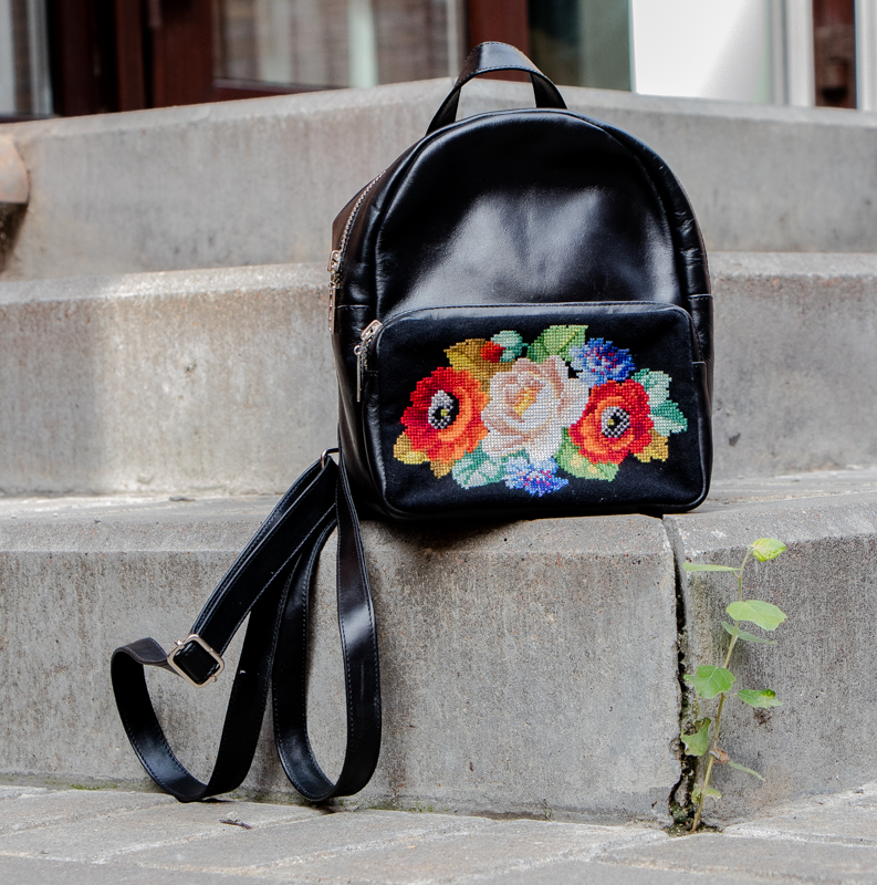Рюкзак малый вышитый вручную 23 см