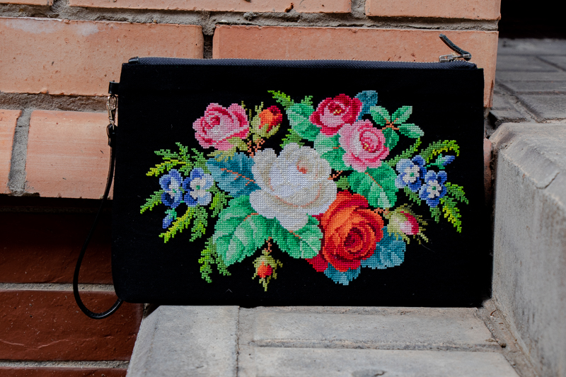 Клатч с ручной вышивкой 20х30 см