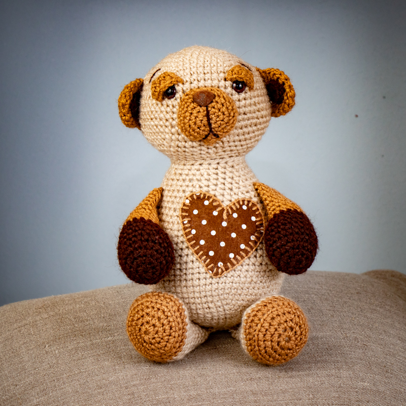 Медвежонок средний коричневый с сердечком 27 см