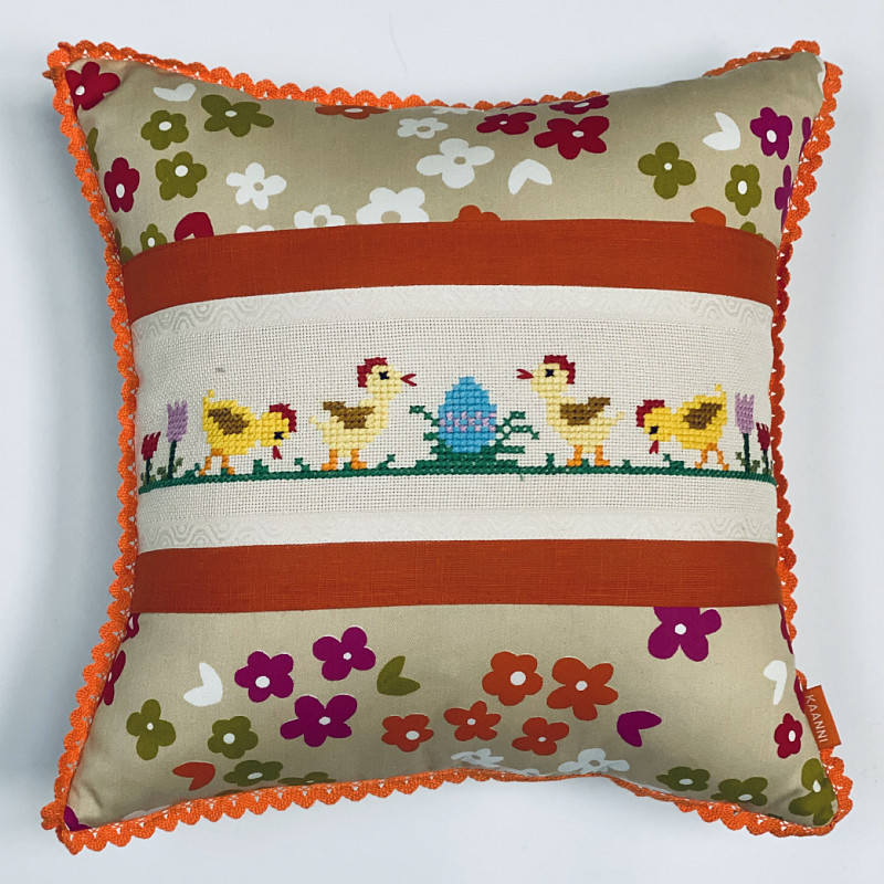 Цыплята с бирюзовым яйцом пасхальная