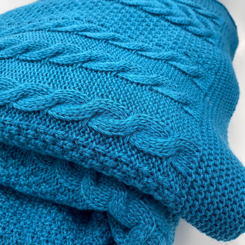 Мягкий вязаный в косы темно-бирюзовый плед 160х190 см