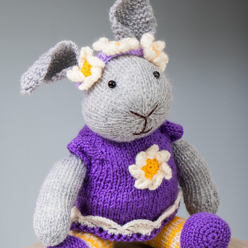 Зайка в фиолетовом платье