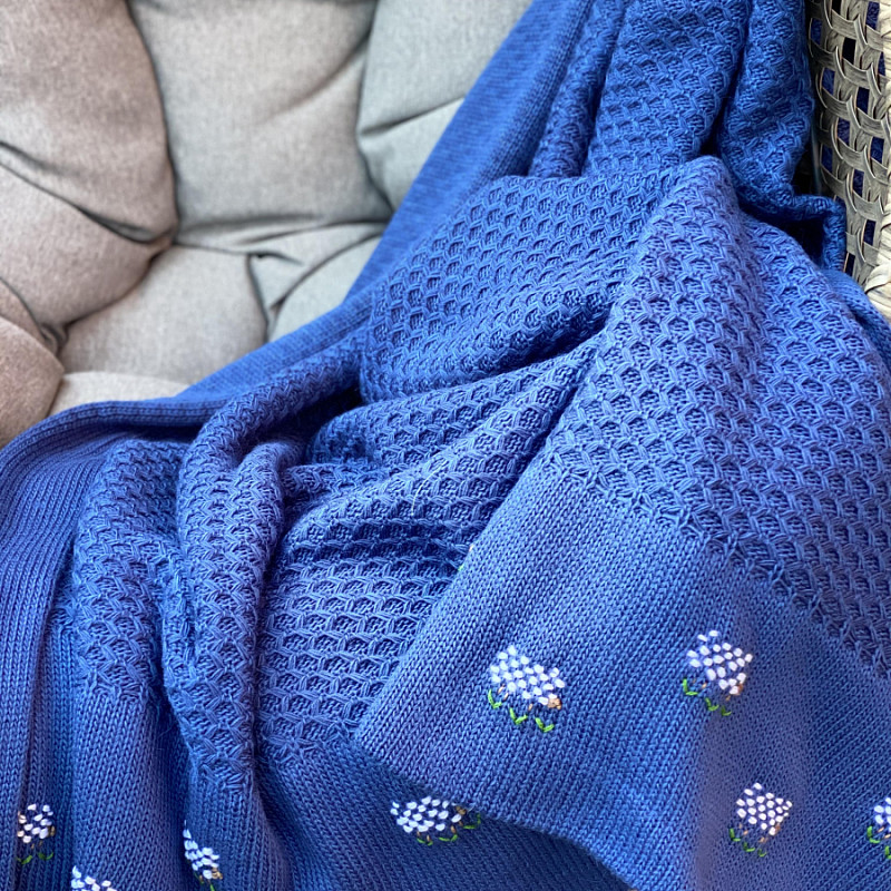 Вышитый вязаный плед синий овечки 190х200 см