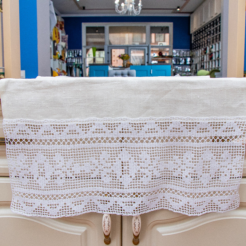 Льняное полотенце с двумя большими кружевами ручной работы