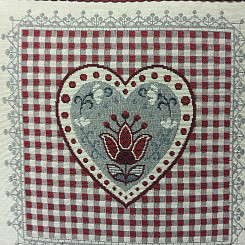 Сердечки на декоративных подушках