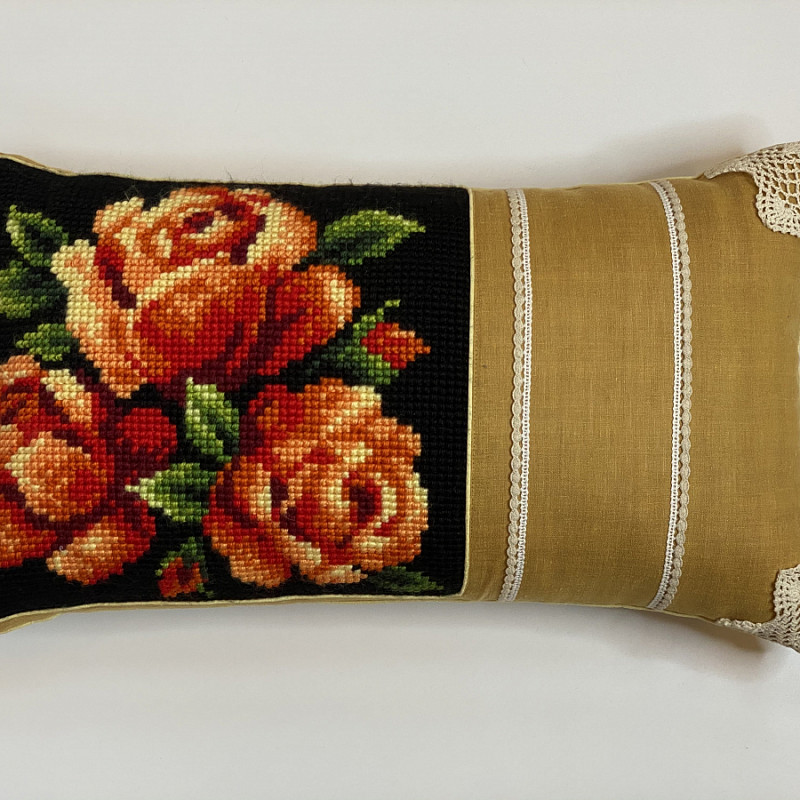 Три розы с кружевом 40х70 см