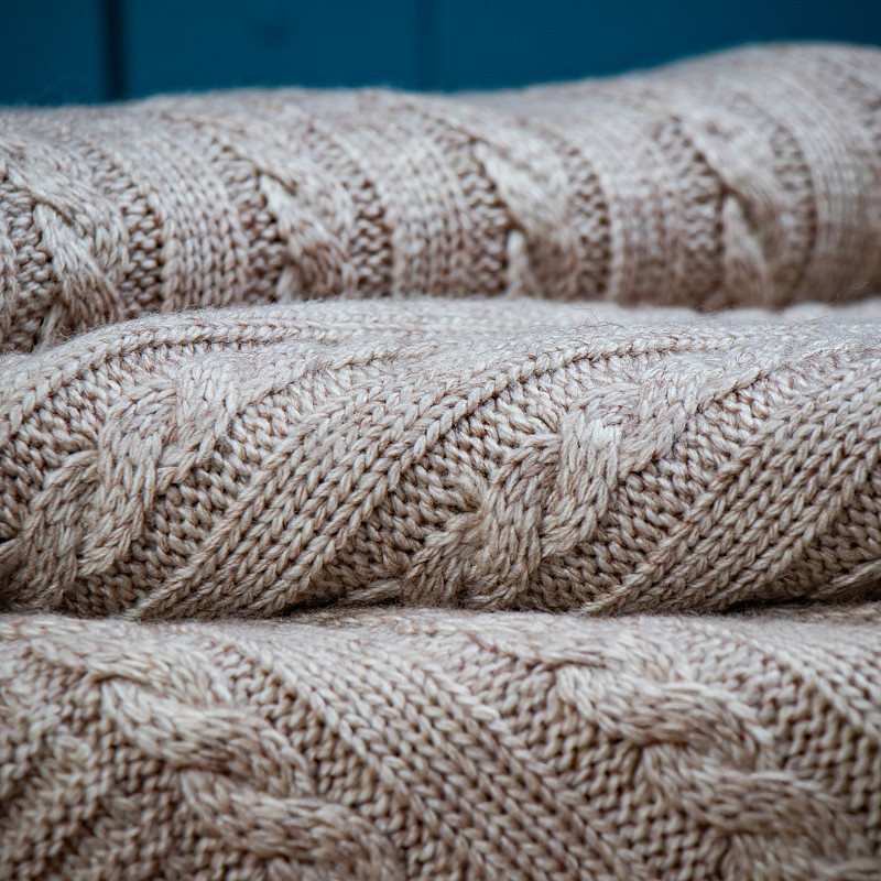 Вязаный плед косы гладь бежевый 140х180 см