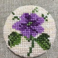 Вишиті брошки