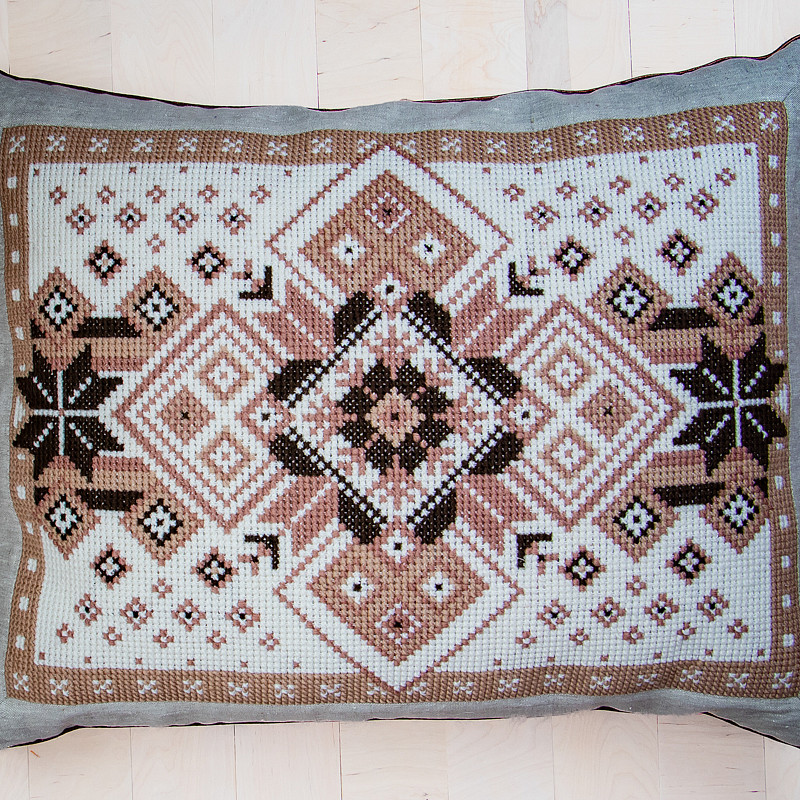 Звезда большая какао на белом 60х75 см