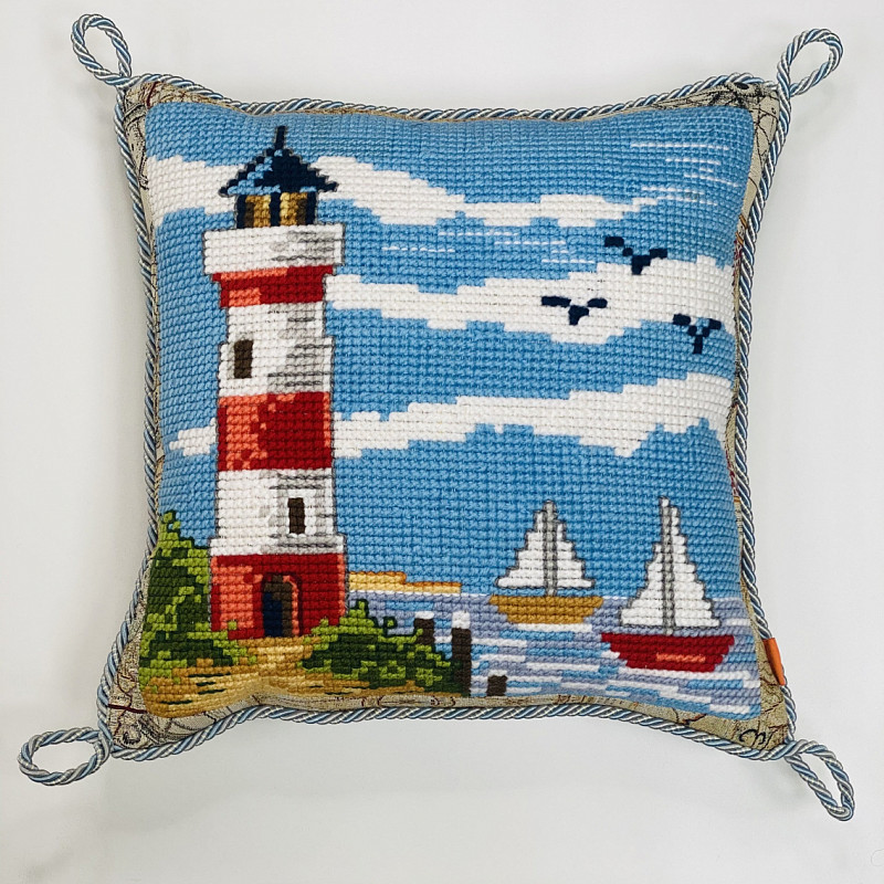 Маяк и два кораблика