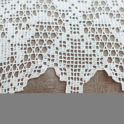 З мереживом ручної роботи