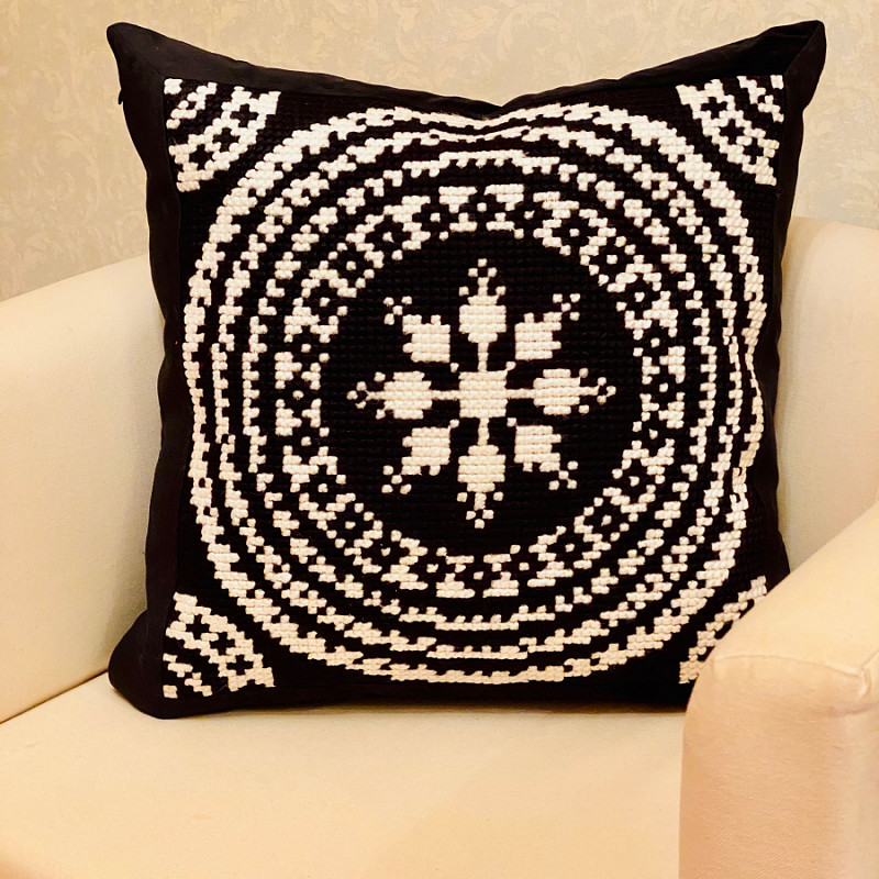 Мандала белое на черном