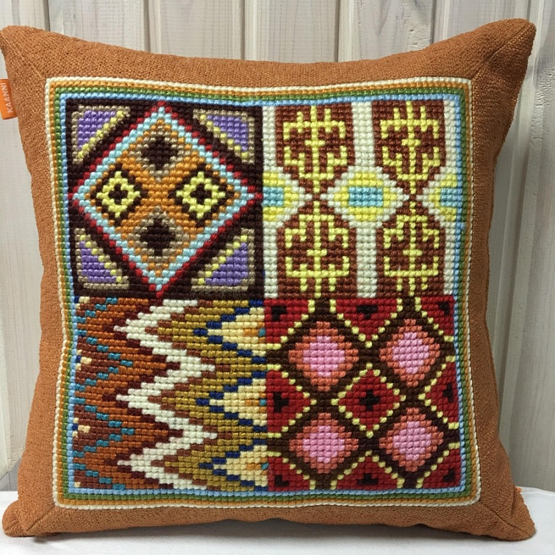 Этно-классика квадратная яркая 1