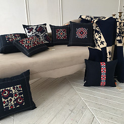 Подушки с вышивкой в украинском стиле