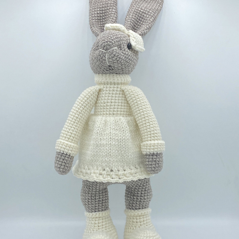 Интерьерная игрушка Зайка пасхальная в белых сапожках