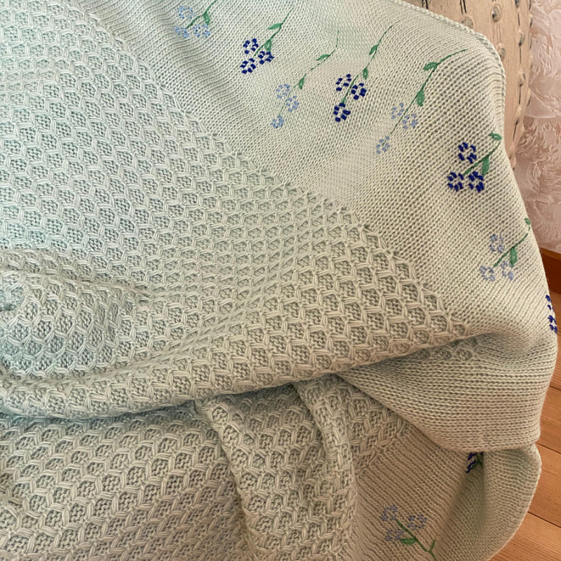 Вышитый вязаный плед тиффани незабудки 190х200 см