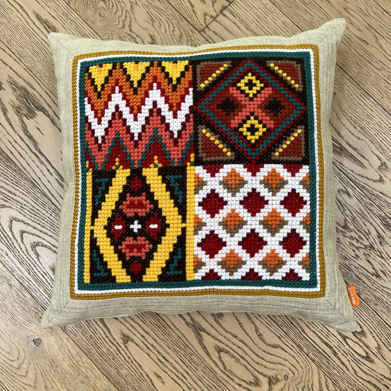 Єтно класіка квадрат